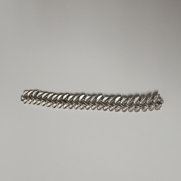 NWOT Sarah Coventry Silver Tone bracelet - Picture 6 of 9